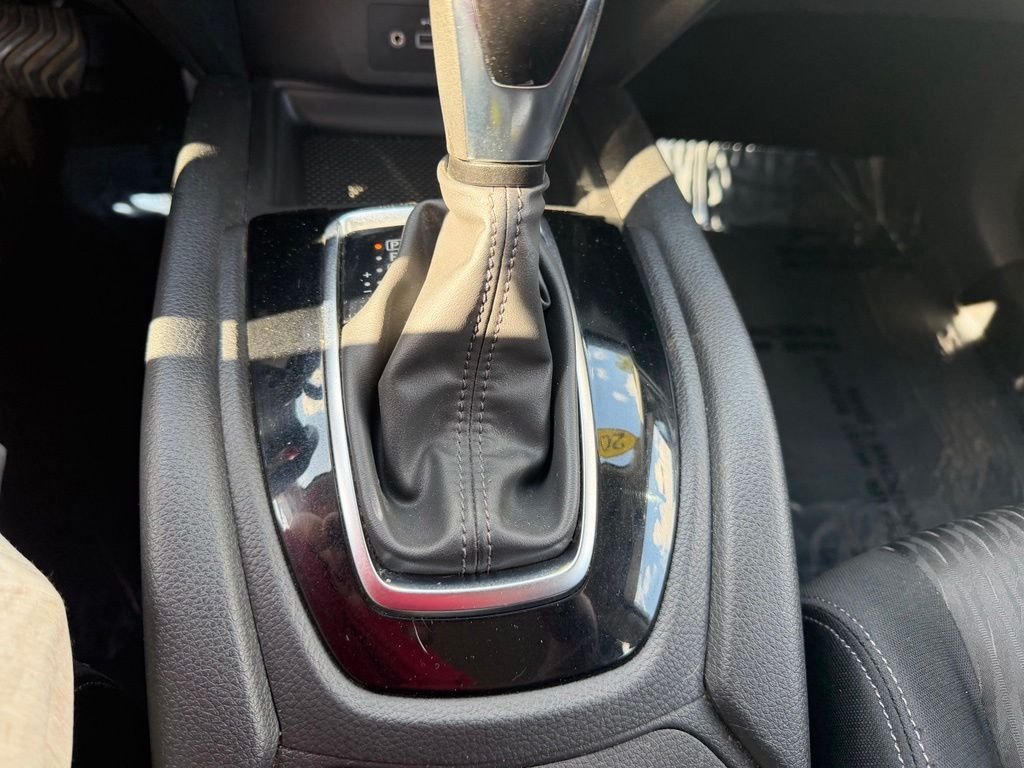 Used 2018 White Nissan S image 23