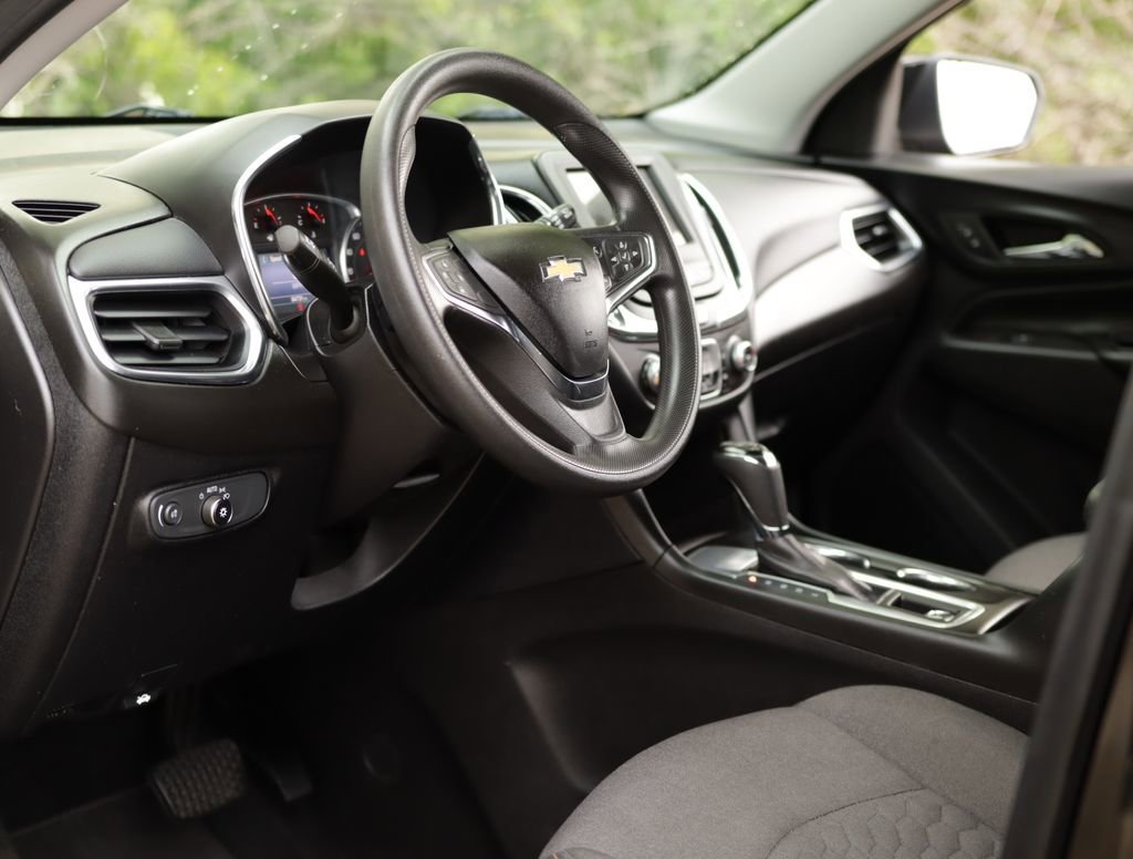 Used 2019 MOSAIC BLACK METALLIC Chevrolet LT image 9