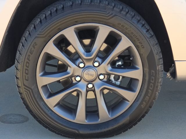 Used 2019 Silver Jeep Overland image 9