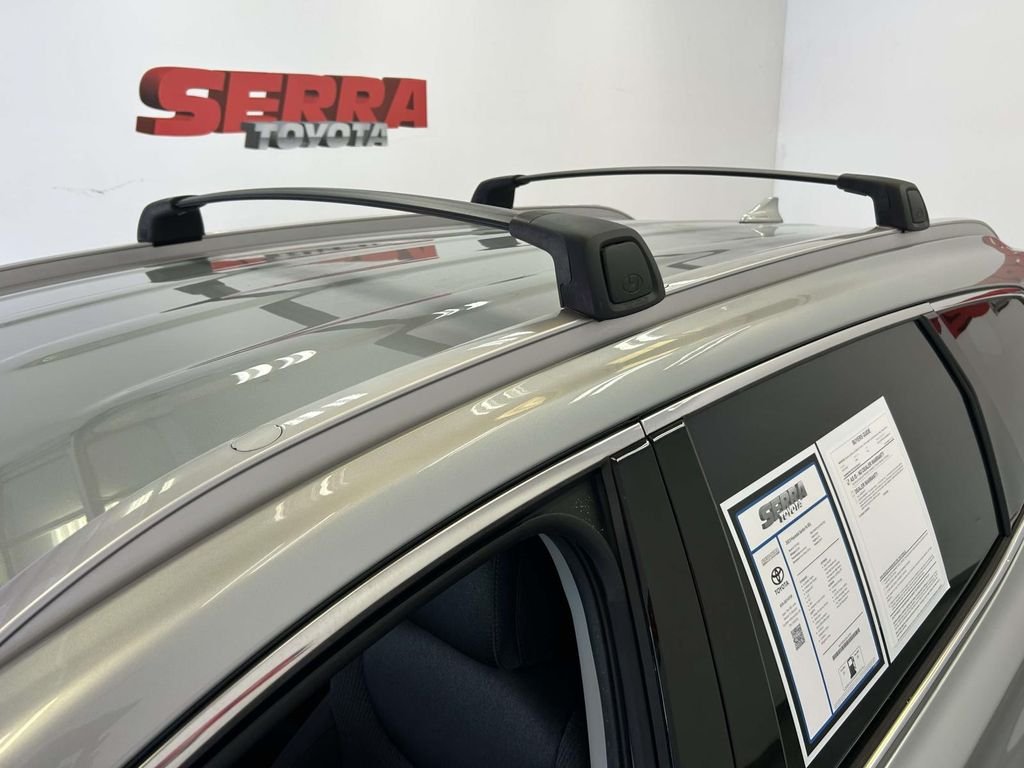 Used 2023 Silver Hyundai SEL image 9