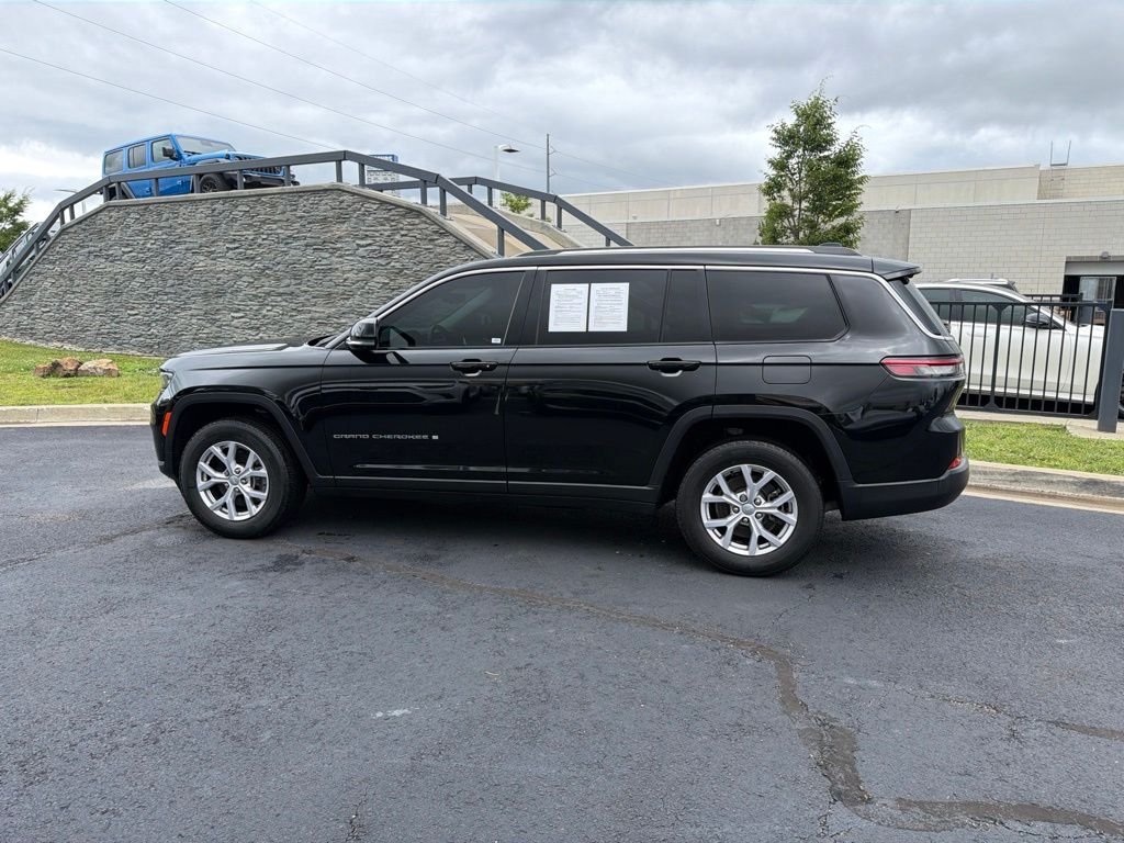 Used 2022 Black Jeep Limited image 4