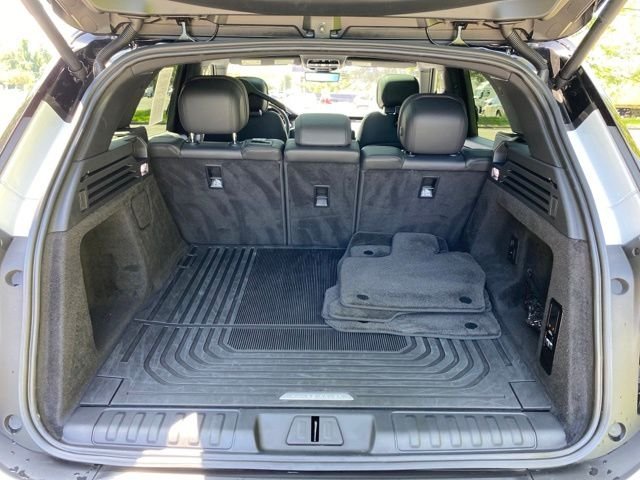 Certified Used 2023 White Land Rover SE Dynamic image 10