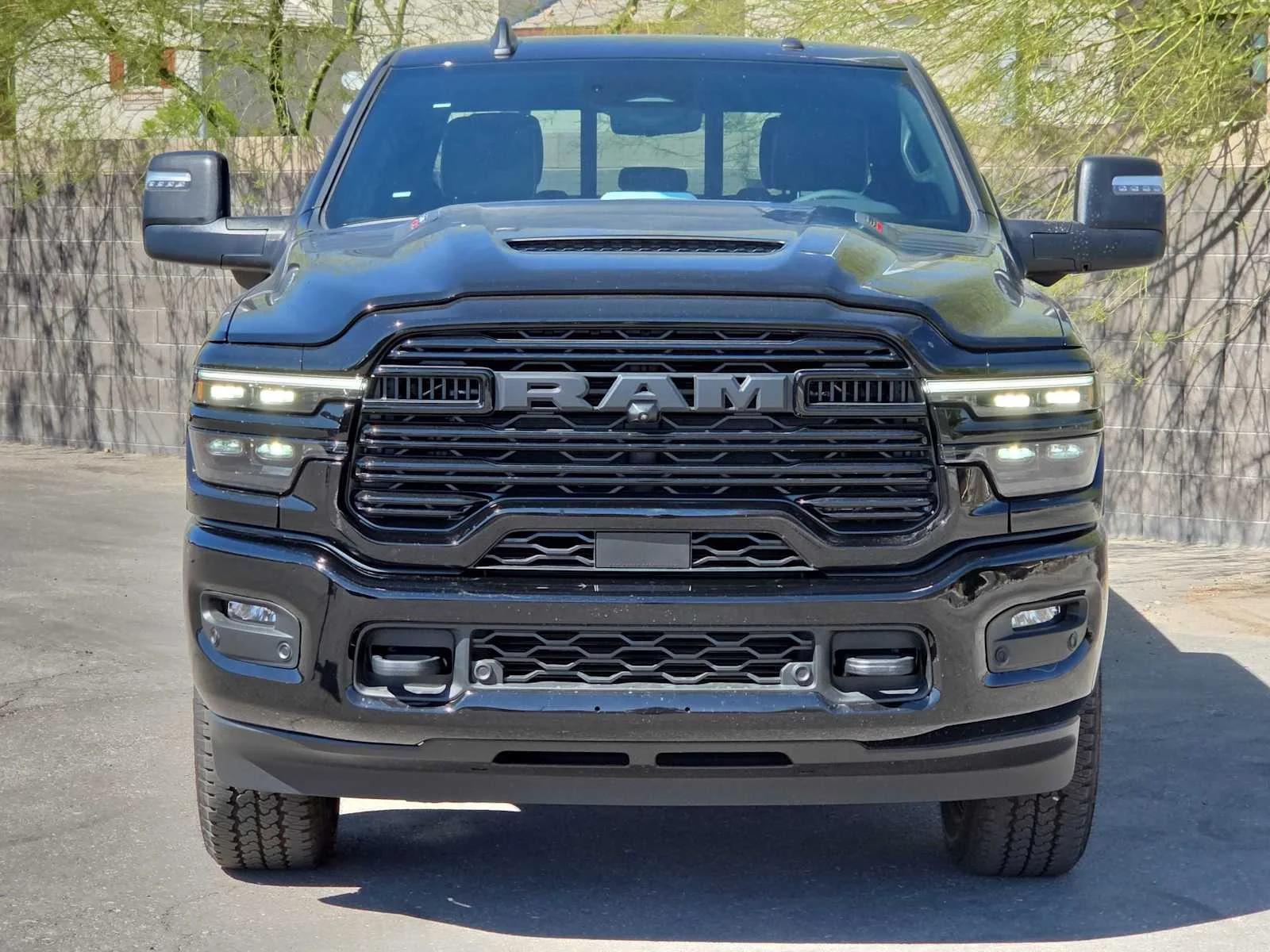 New 2026 Diamond Black Crystal Pearl-Coat Exterior Paint RAM Laramie image 4