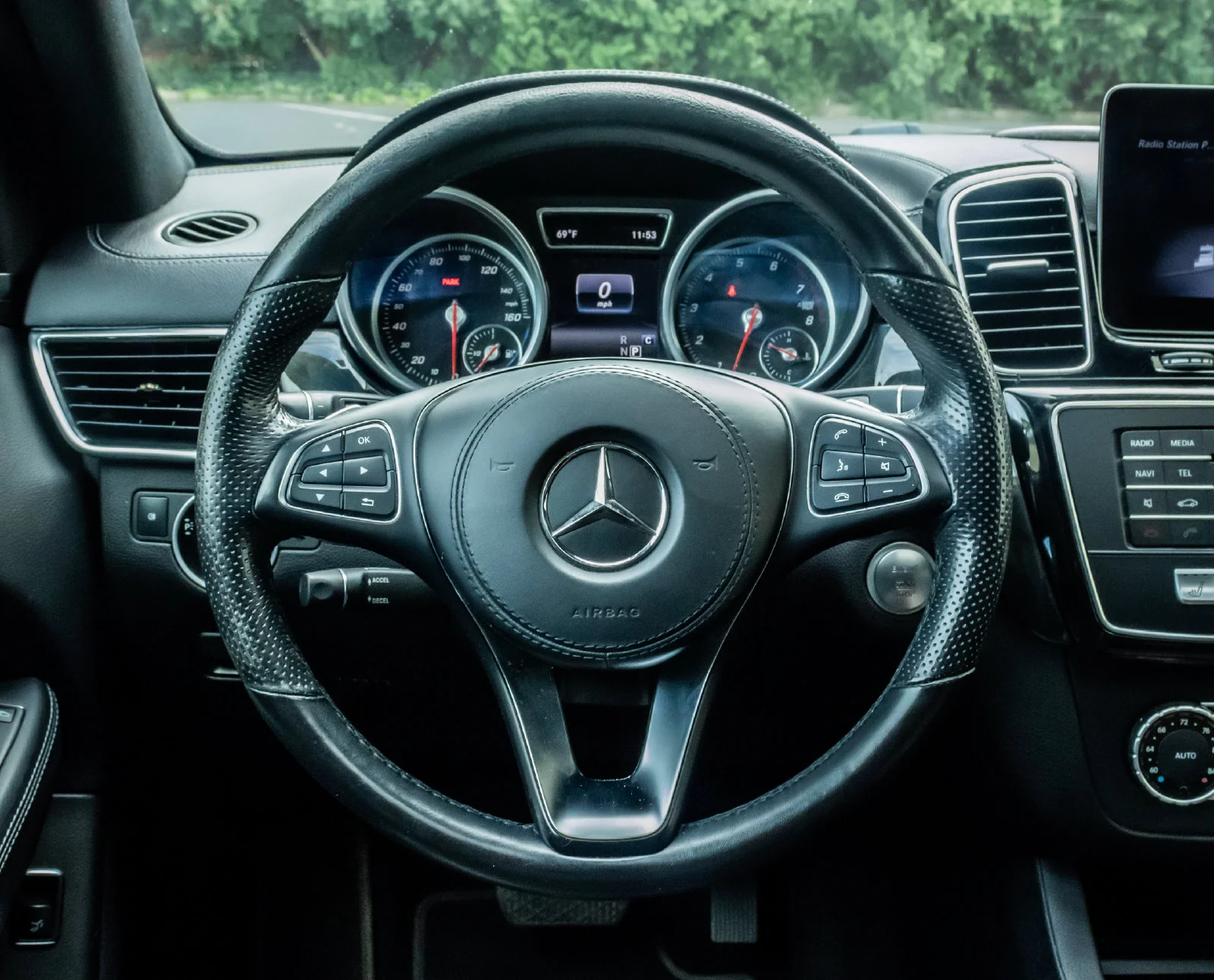 Used 2019 Gray Mercedes-Benz GLS 450 image 17