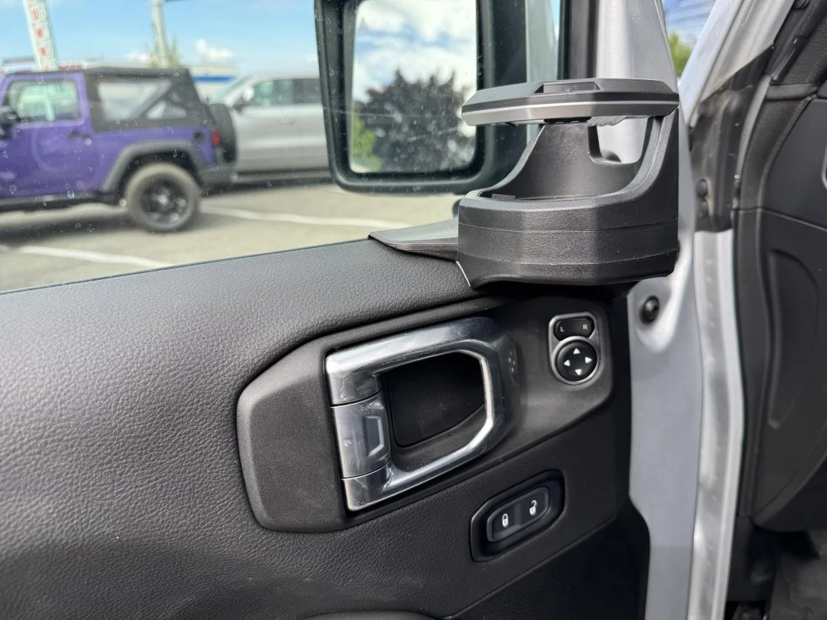 Used 2024 Silver Jeep High Altitude image 14