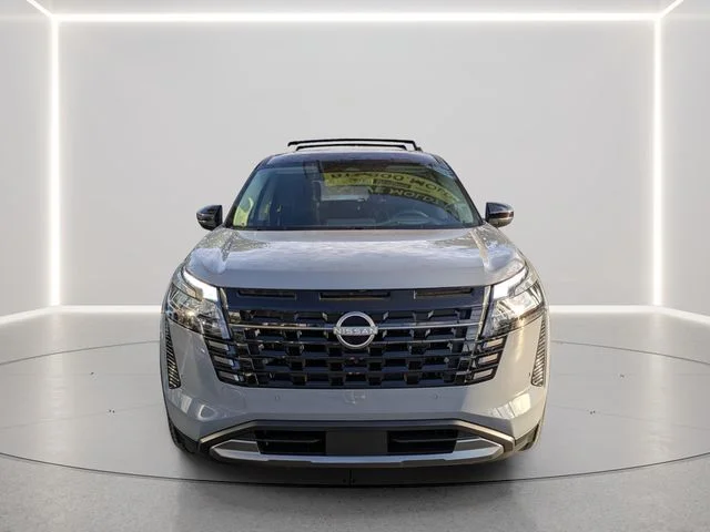 New 2026 Boulder Gray Pearl / Super Black Two-tone Nissan Platinum image 5