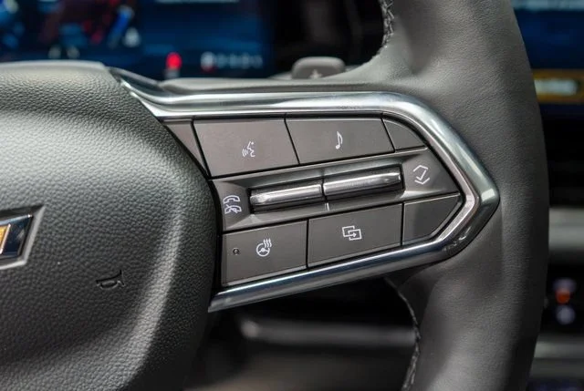 New 2027 Mosaic Black Metallic Chevrolet LT image 18