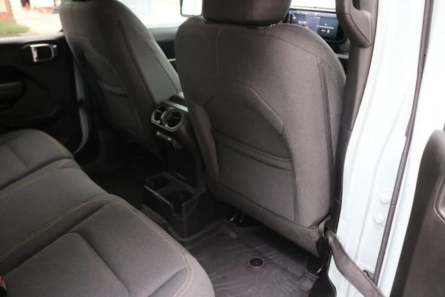 Used 2024 Earl Clearcoat Jeep Sport S image 39