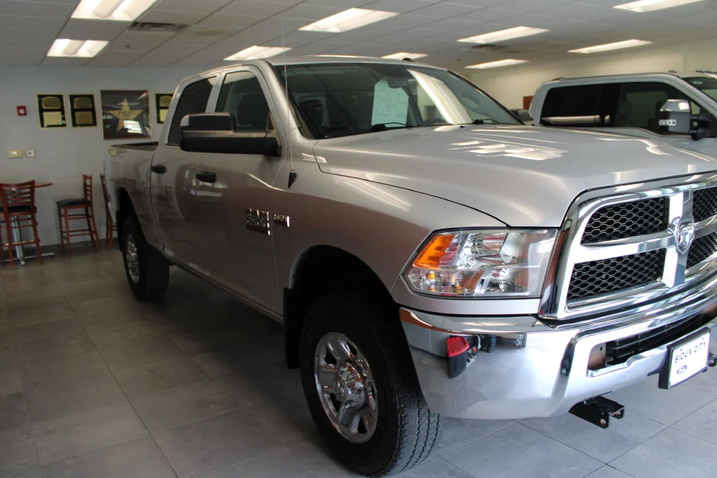 Certified Used 2018 Bright Silver Clearcoat Metallic Ram Tradesman image 3