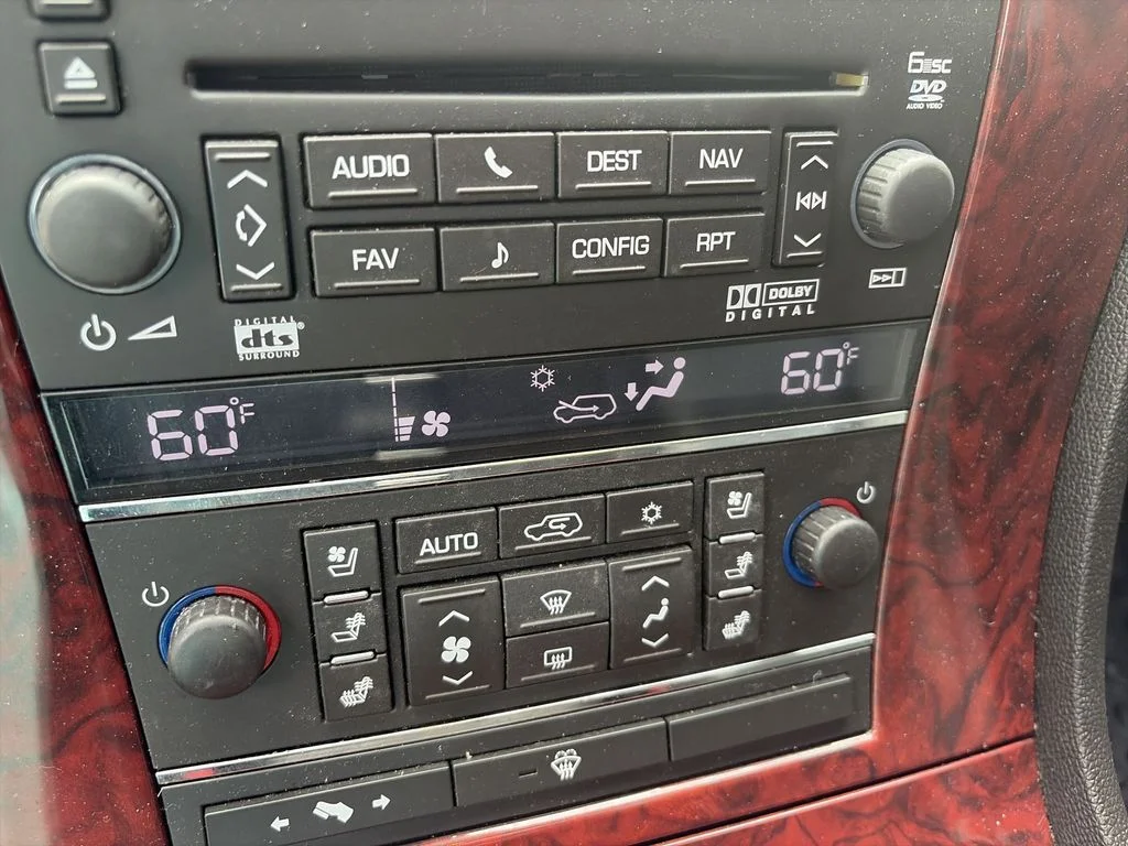 Used 2007 White Cadillac Base image 19