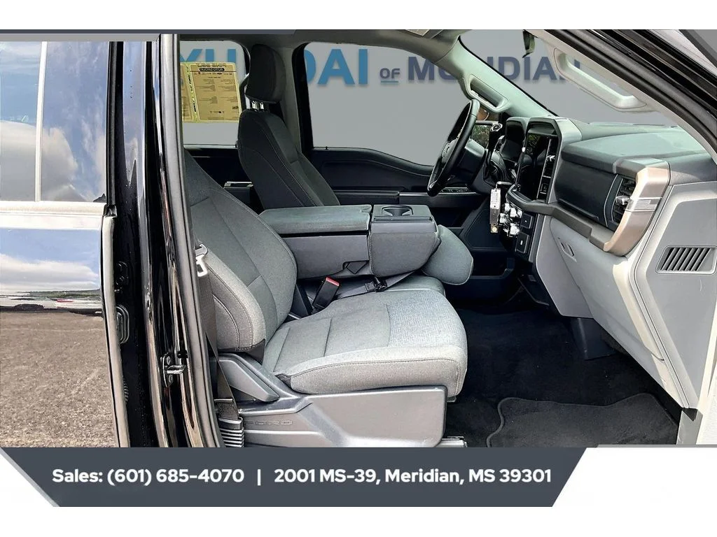 Used 2025 Agate Black Metallic Ford XLT image 6