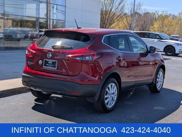 Used 2021 Red Nissan S image 7