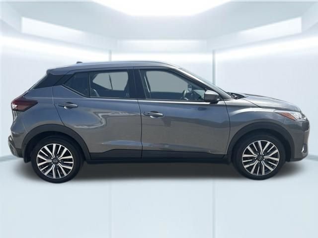 Used 2023 Gray Nissan SV image 5
