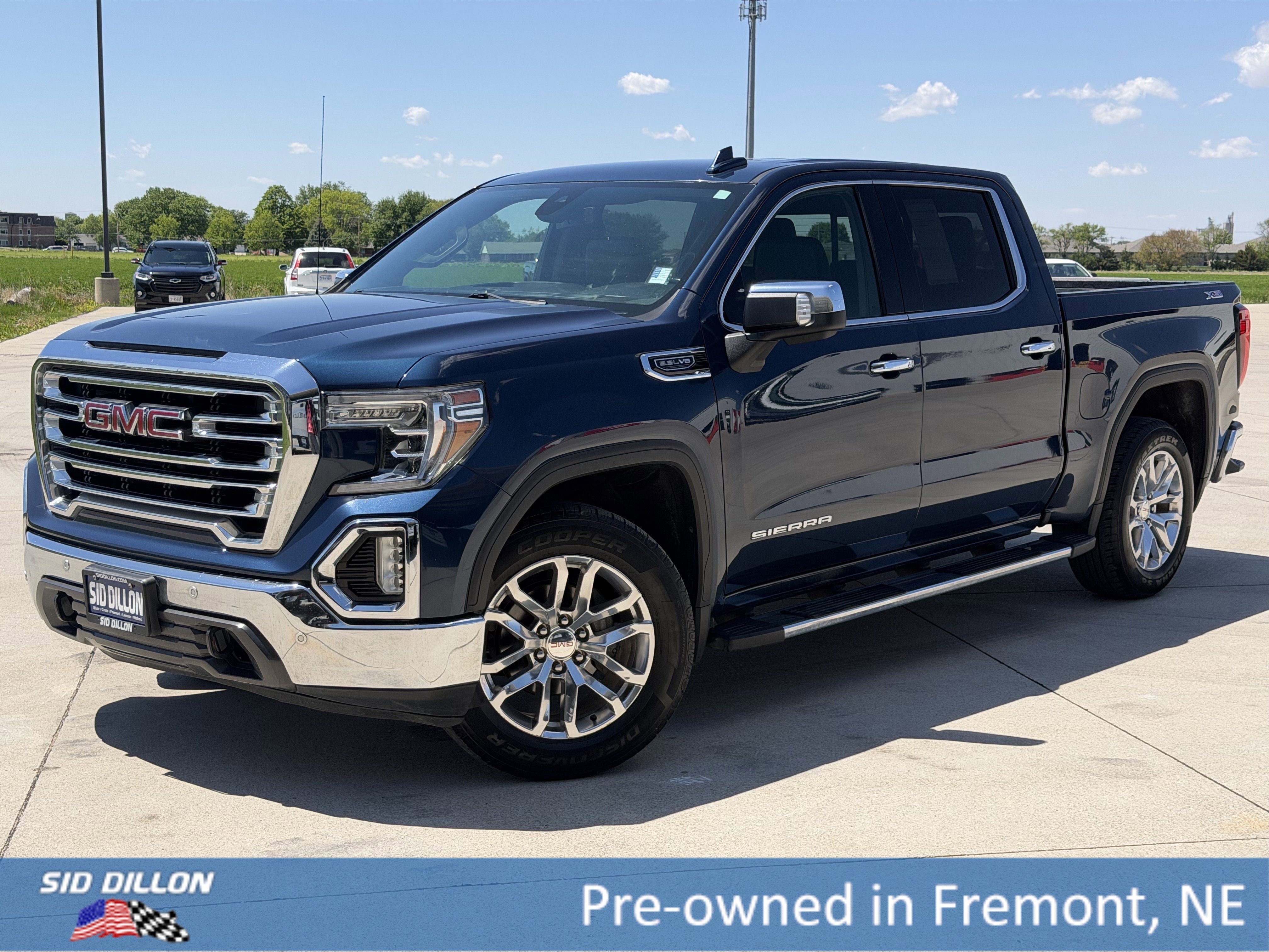 2019 GMC Sierra 4WD Crew Cab Short Box SLT's photo