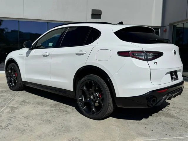 New 2026 White Alfa Romeo Base image 5