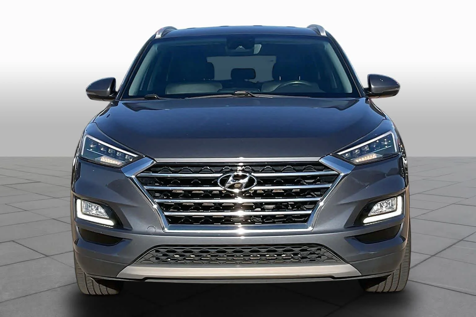 Used 2019 Coliseum Gray Hyundai Limited image 4