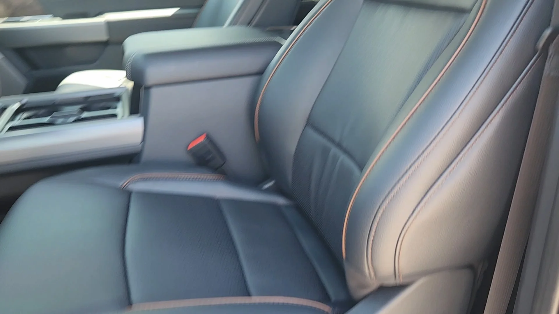 New 2026 Carbonized Gray Metallic Ford LARIAT image 33