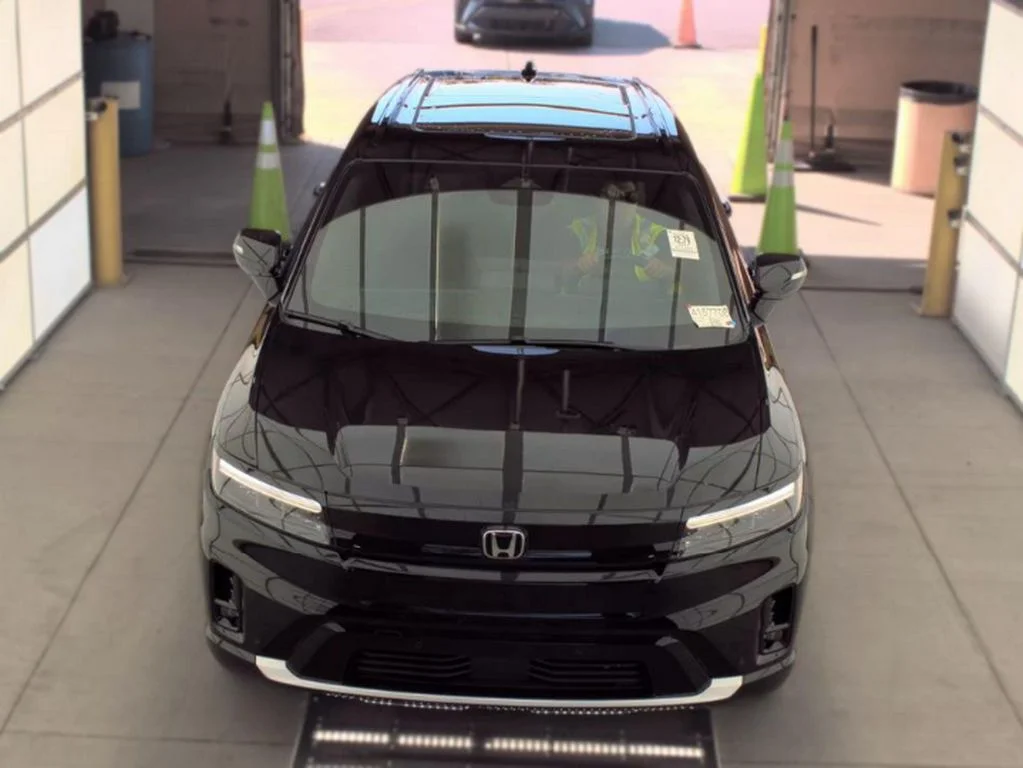 Certified Used 2024 Raven Black Honda Touring image 2