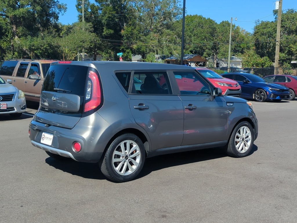Used 2017 Gray Kia Plus image 7