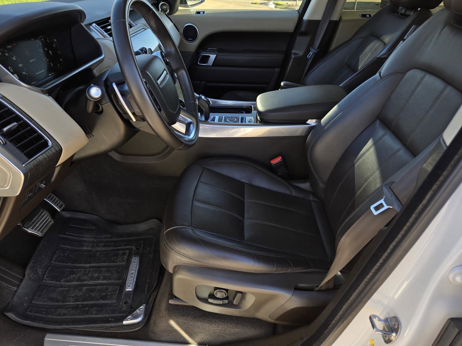 Used 2019 Fuji White Land Rover Dynamic image 25