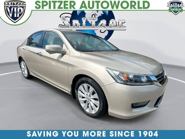 Used 2015 Champagne Frost Pearl Honda EX image 1