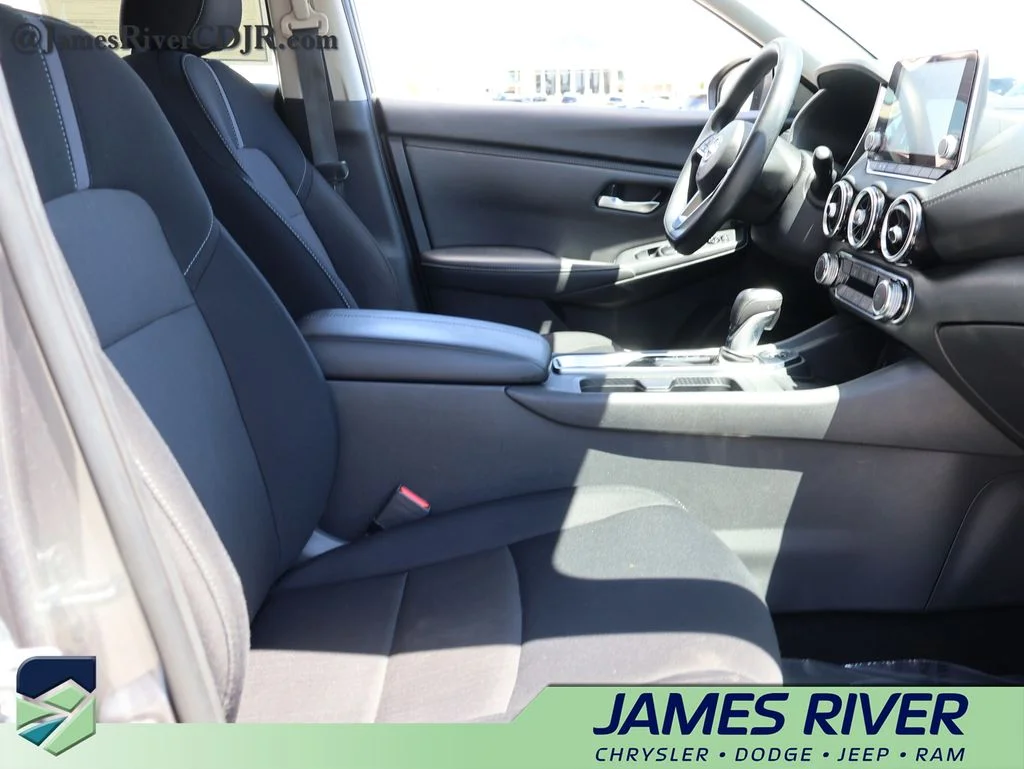 Used 2024 Gray Nissan SV image 9