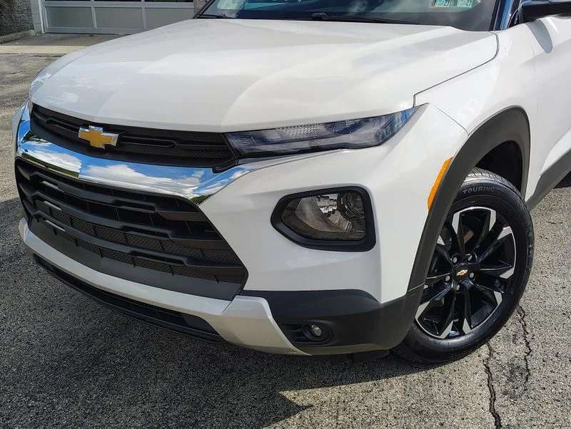 Used 2023 White Chevrolet LT image 2