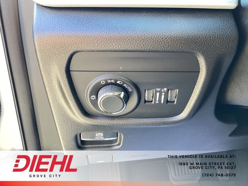 Used 2023 Silver Jeep Altitude X image 28