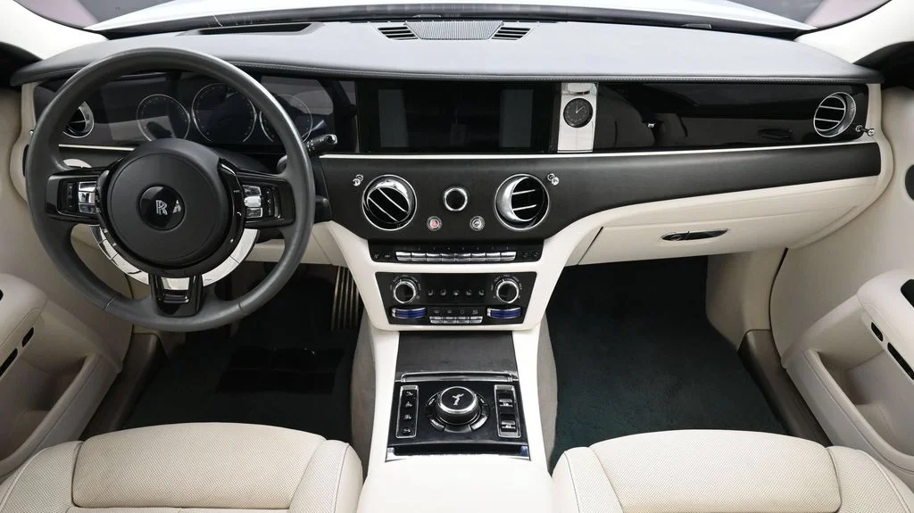 Certified Used 2022 White Rolls-Royce  image 4