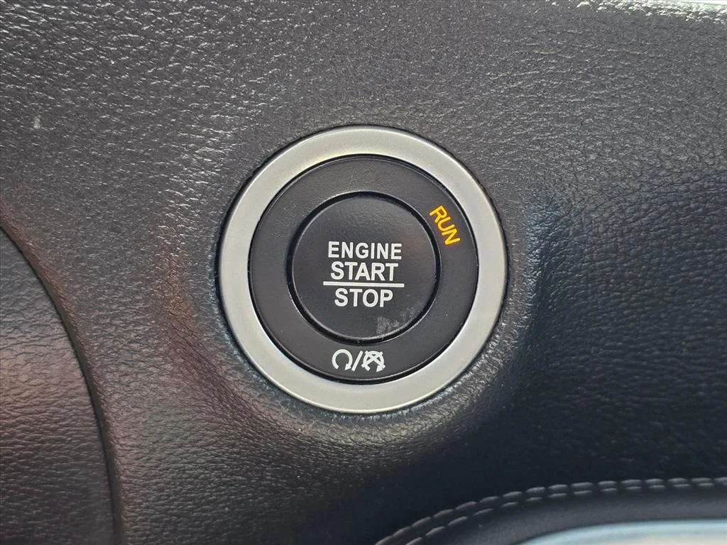 Used 2019 Black Dodge SXT image 18