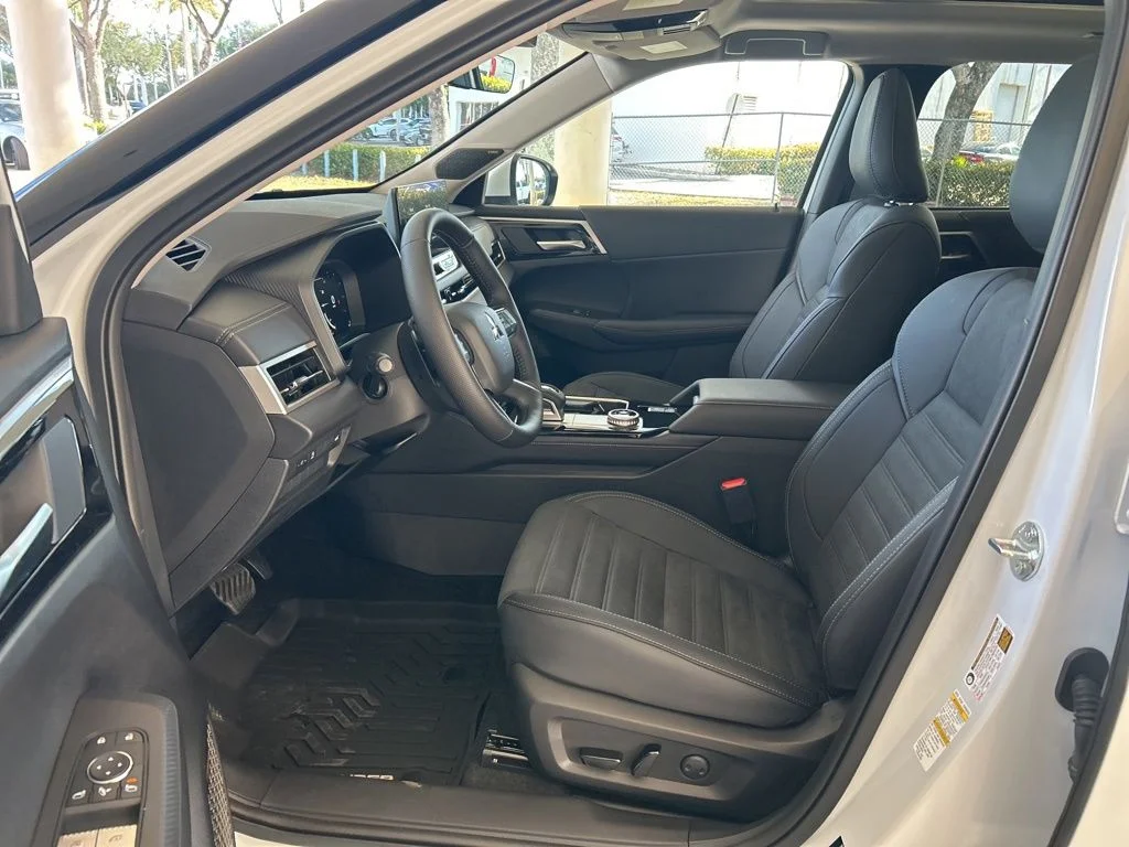 New 2026 White Mitsubishi SE image 5