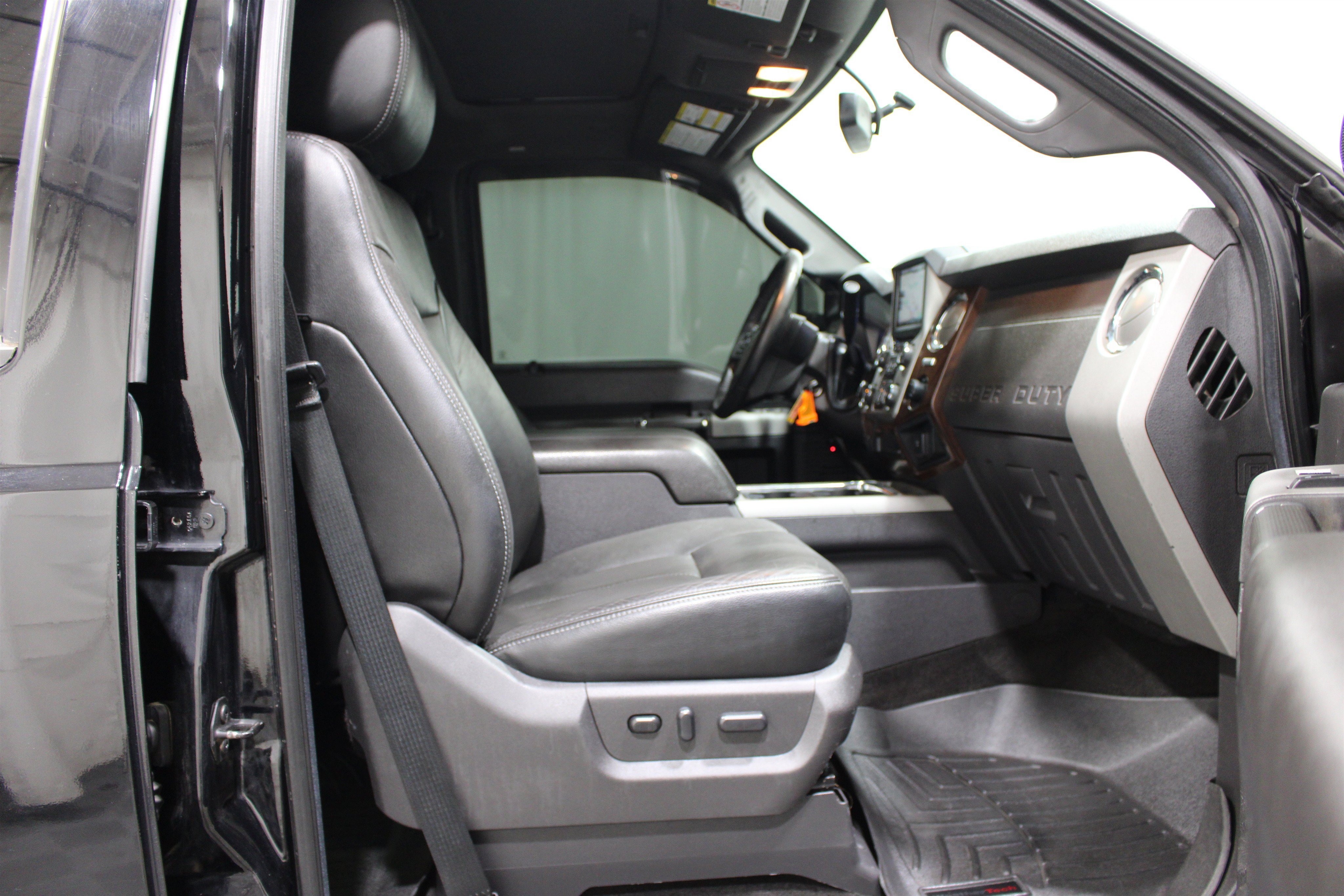 Used 2016 Shadow Black Ford Lariat image 19