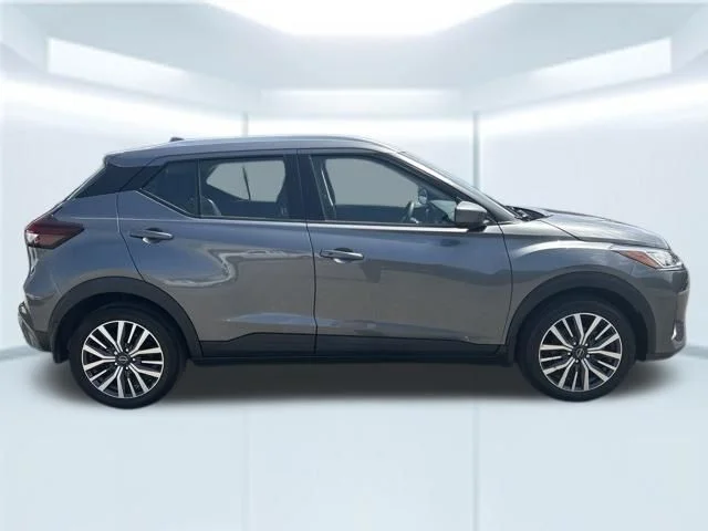 Used 2023 Gray Nissan SV image 5