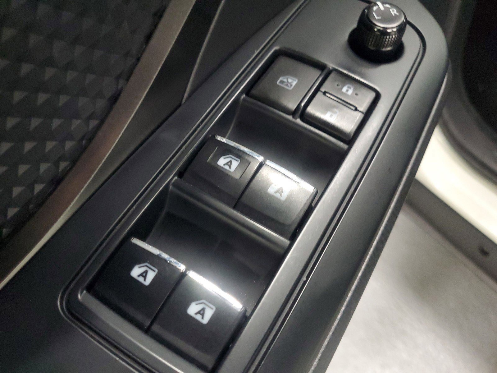 Used 2018 Blizzard Pearl Toyota XLE image 20