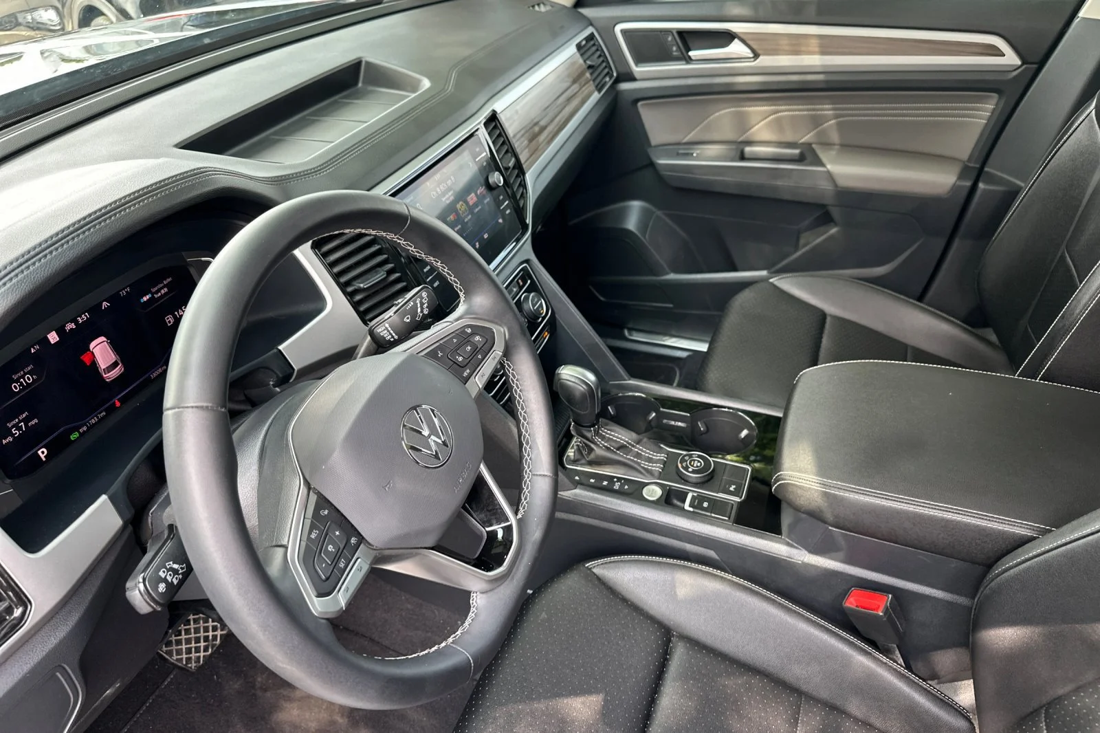 Certified Used 2023  Volkswagen 2.0T SEL image 10