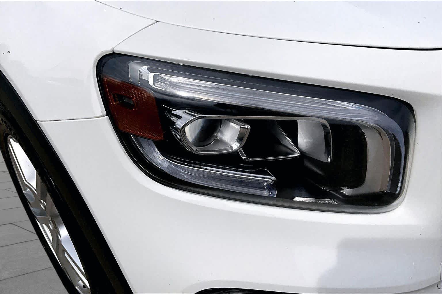 Used 2020 Polar White Mercedes-Benz GLB 250 image 28