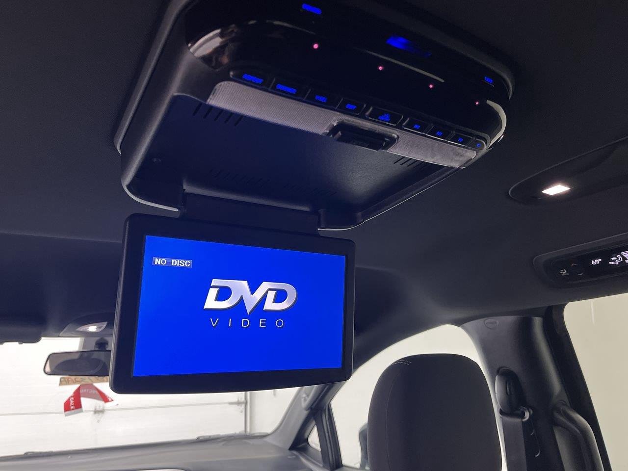 Used 2018 Brilliant Black Crystal Pearlcoat Chrysler Touring Plus image 6
