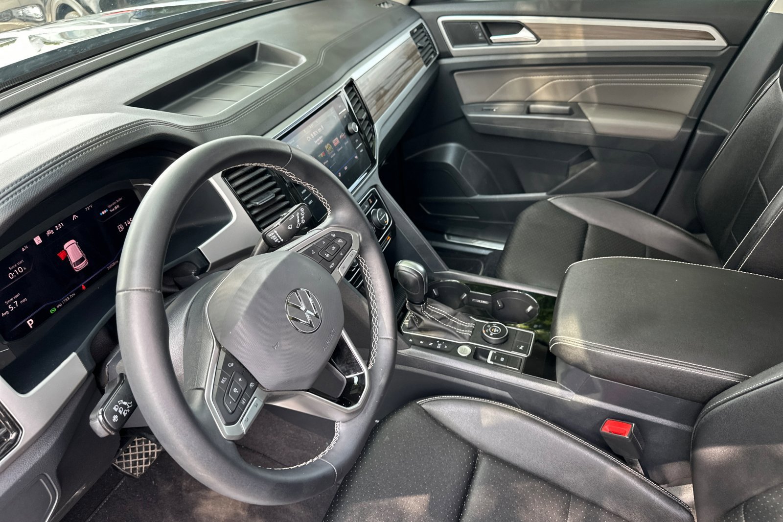 Certified Used 2023  Volkswagen 2.0T SEL image 10