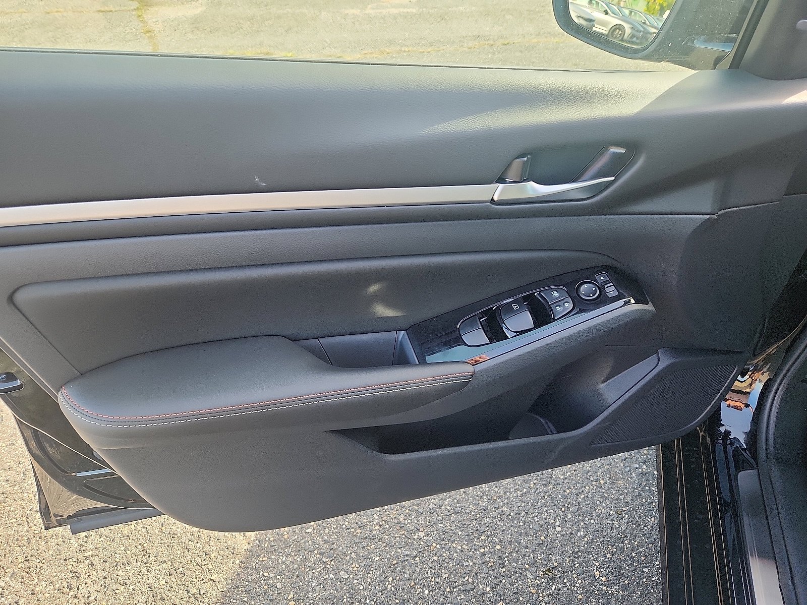 2025 Nissan Altima SR - Photo 8