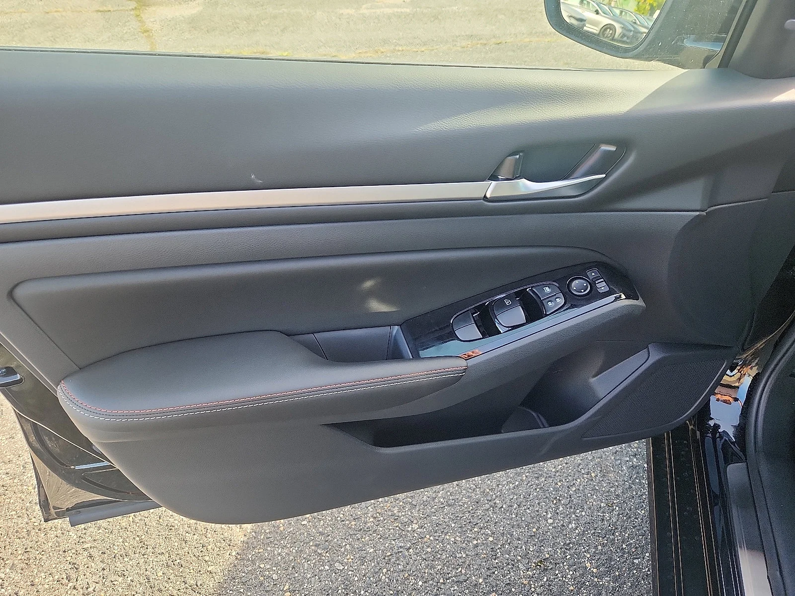 2025 Nissan Altima SR - Photo 8