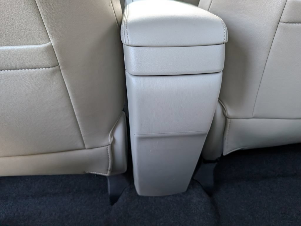 Used 2015  Toyota Four image 18