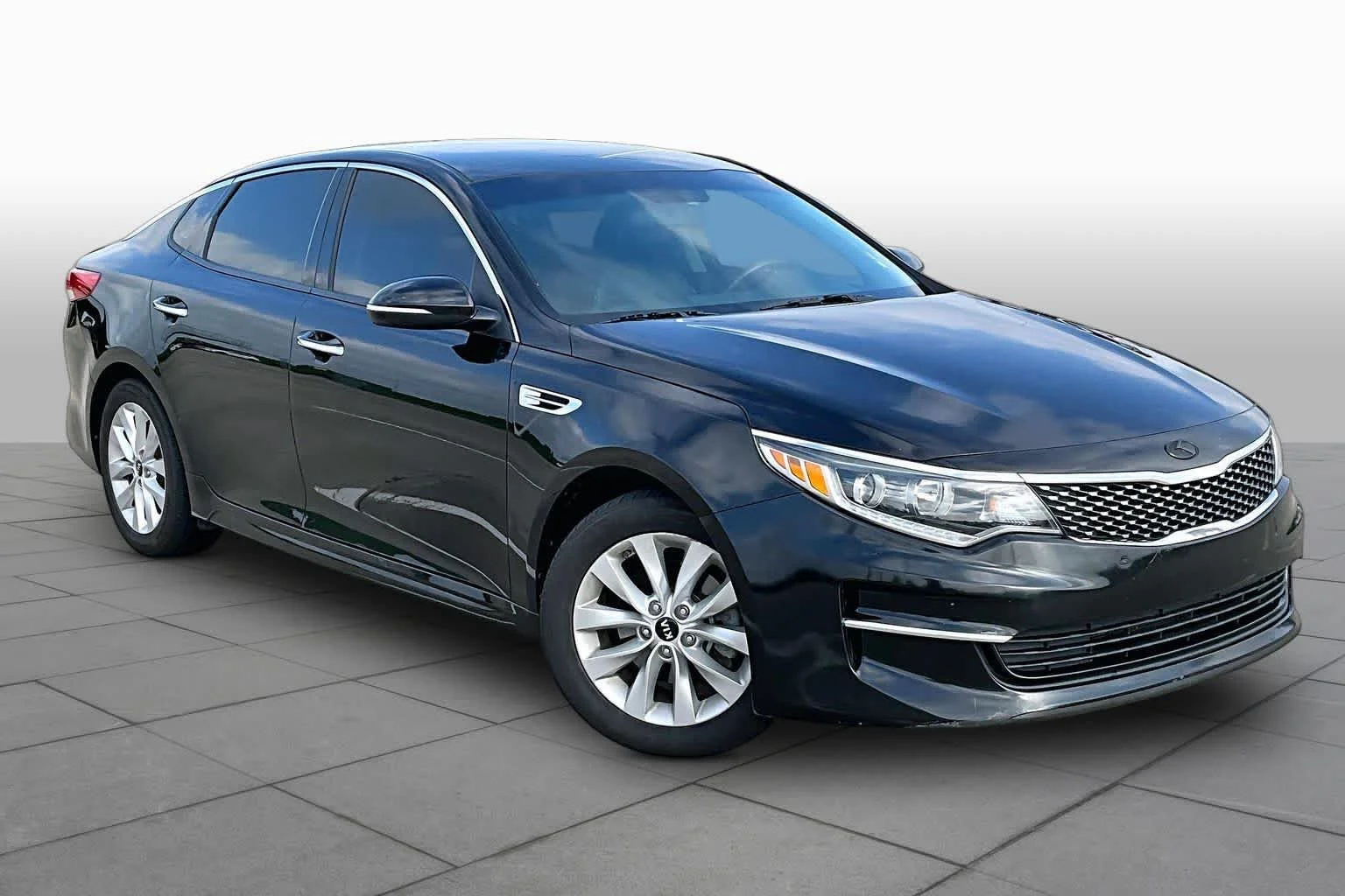 Used 2018 Ebony Black Kia EX image 3