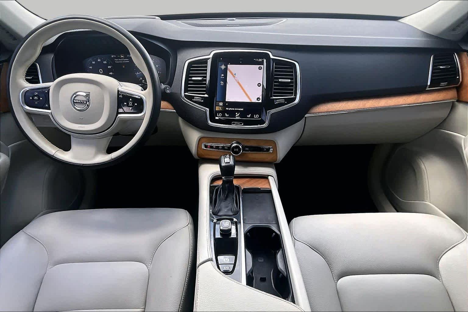 Used 2022 Onyx Black Metallic Volvo Momentum image 14