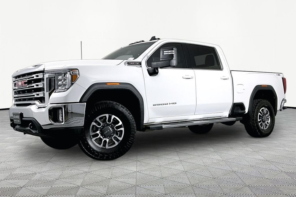 Used 2022 White GMC SLE image 1