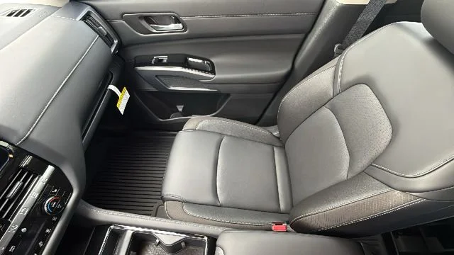 2026 Nissan Pathfinder SL - Photo 12