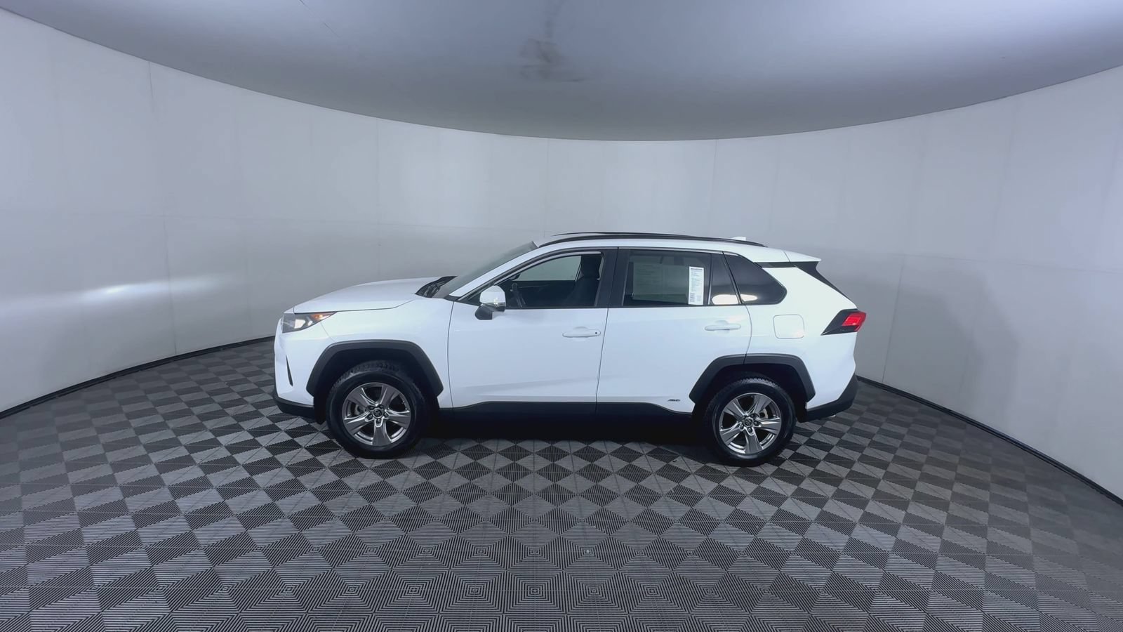 Used 2022 White Toyota Hybrid LE image 5