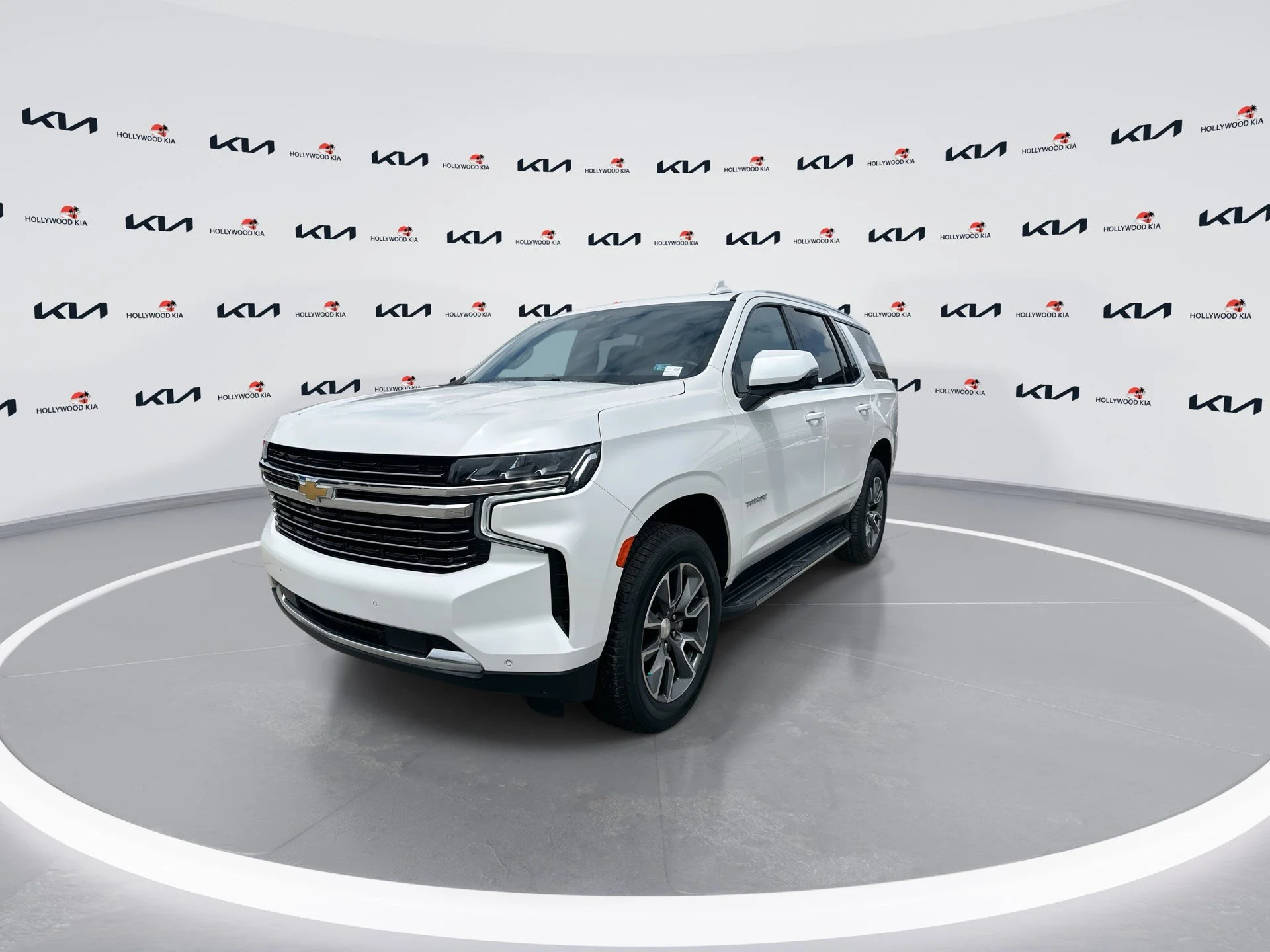 Used 2021 Iridescent Pearl Tricoat Chevrolet LT image 4
