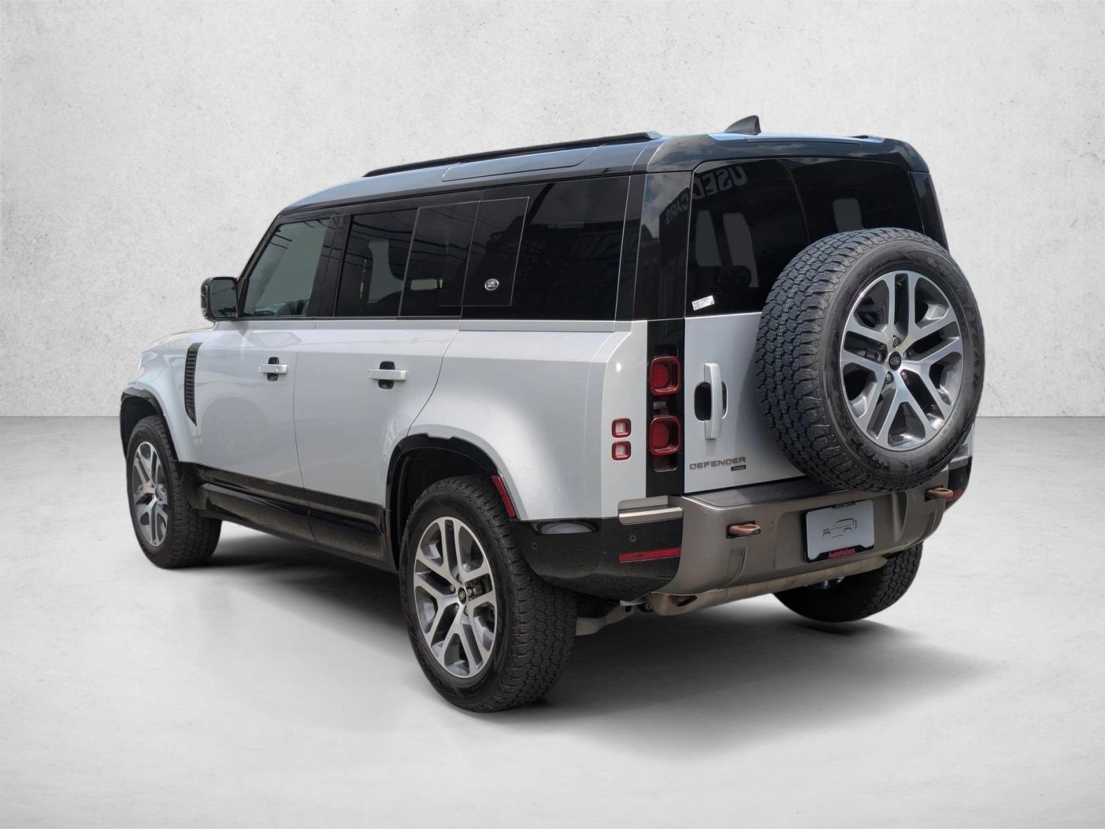 Used 2023 Hakuba Silver Metallic Land Rover X-Dynamic SE image 8