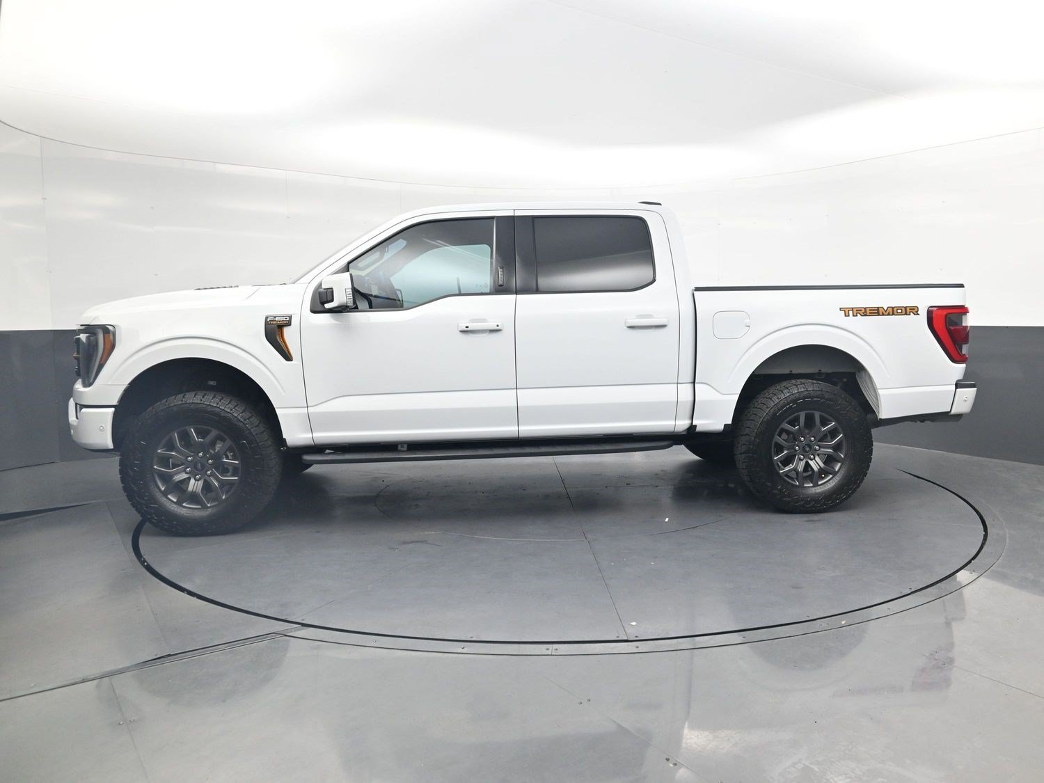 Used 2022 Oxford White Ford Tremor image 7