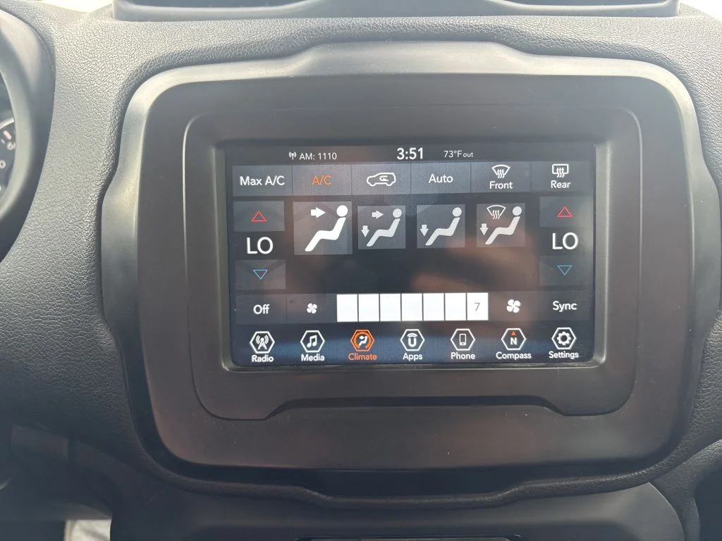 Used 2018 Blue Jeep Latitude image 19